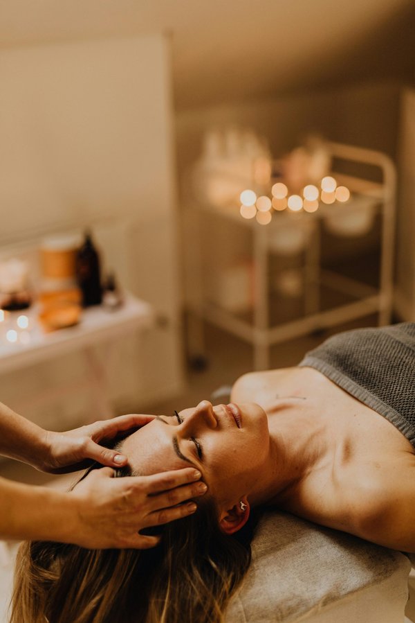 Ambiance chaleureuse pour un massage relaxant à paris